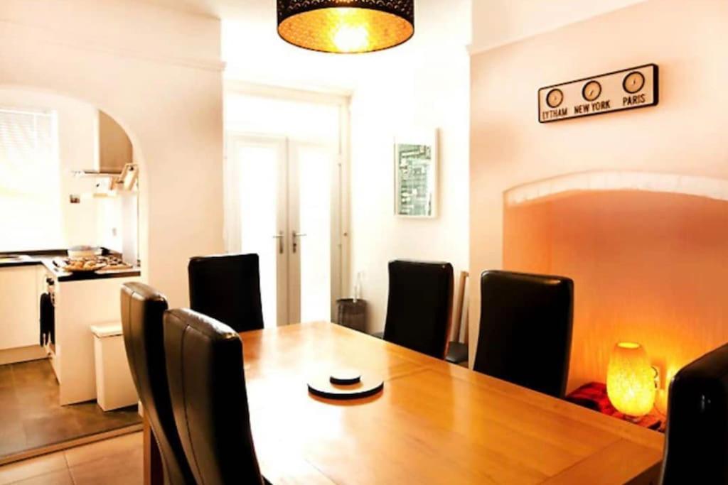 Sunny Seaside Beach House Lytham Centre Sleeps 8 Lytham St Annes Extérieur photo
